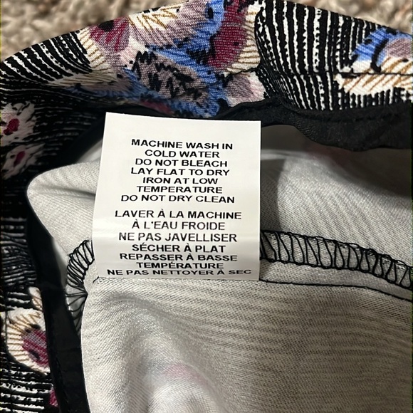 NWT Margaret M. Size Medium.  Black floral. - Picture 6 of 7